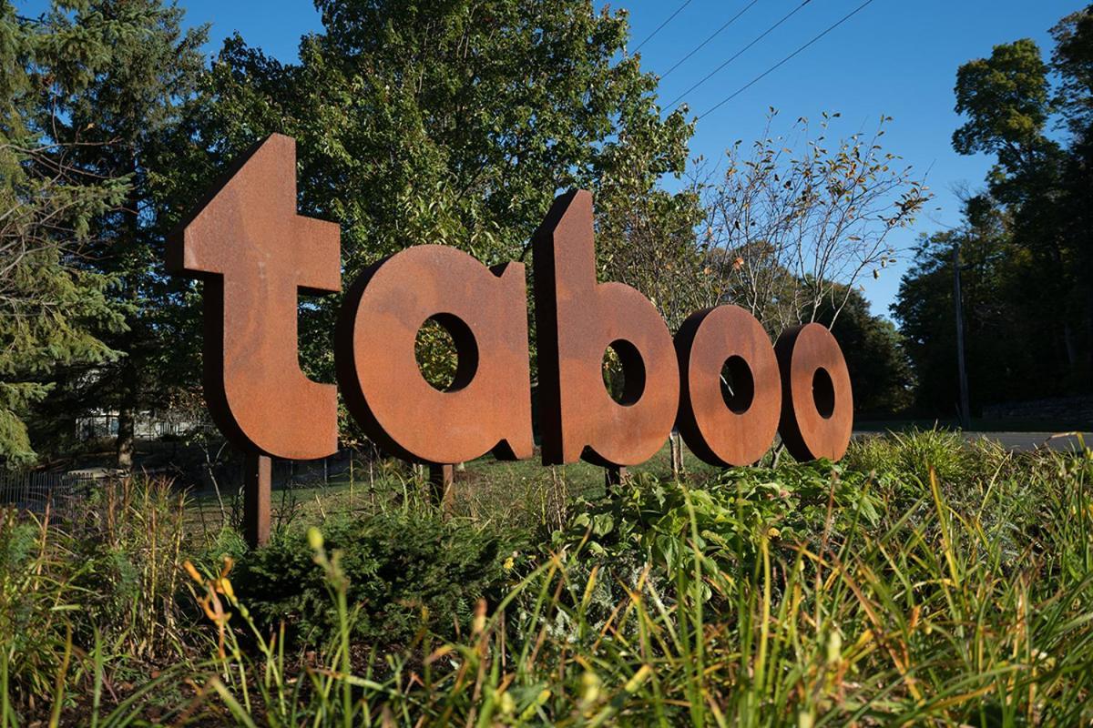 Taboo Muskoka Hotell Gravenhurst Exteriör bild